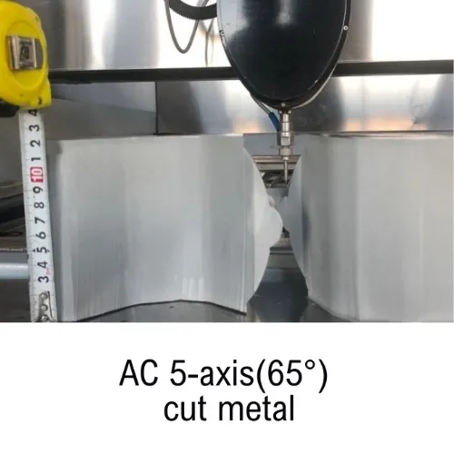 Taglio a getto d'acqua di lamiere spesse