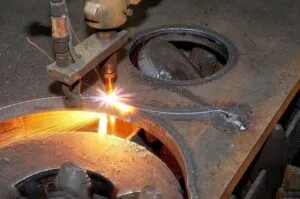 metallo tagliato a fiamma