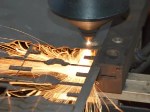 metallo tagliato al laser